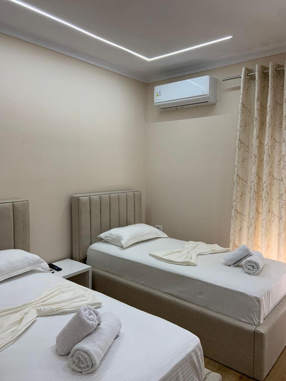 Vila Qyteza Korce Buitenkant foto